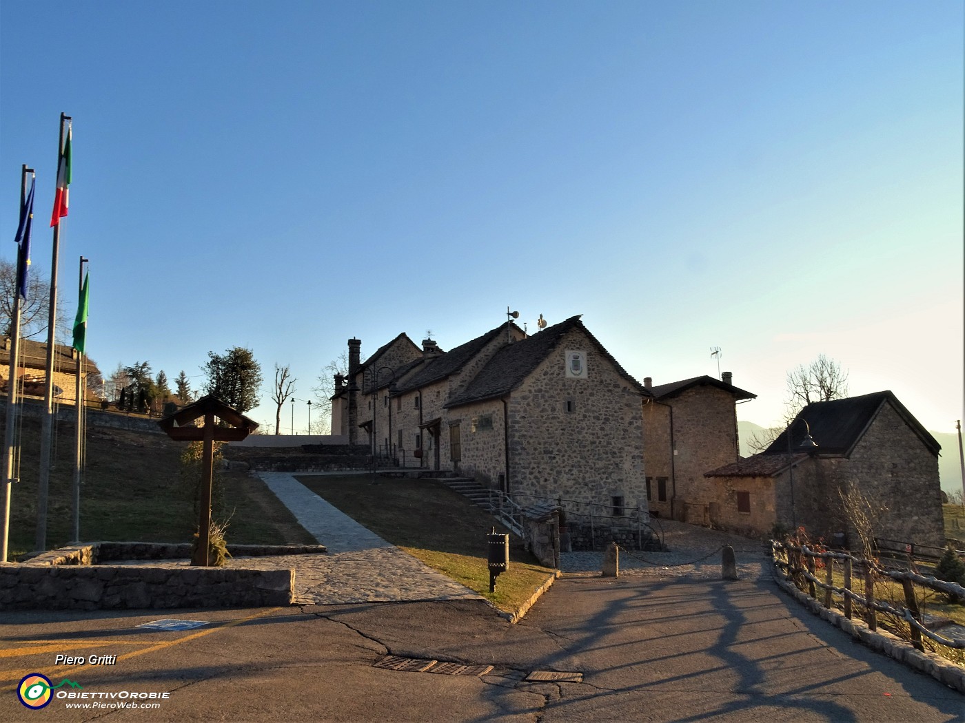 05 Tramonto al bel borgo antico , ben restaurato, di Arnosto.JPG